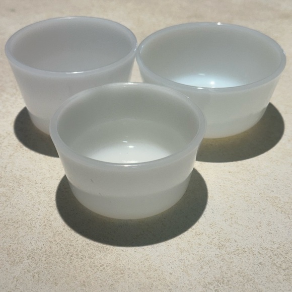 Glasbake Set of 8 Vintage Glasbake Custard White Glass Small Bowls - 3 Sizes - Picture 5 of 6